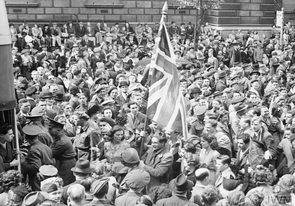 VE Day crowd