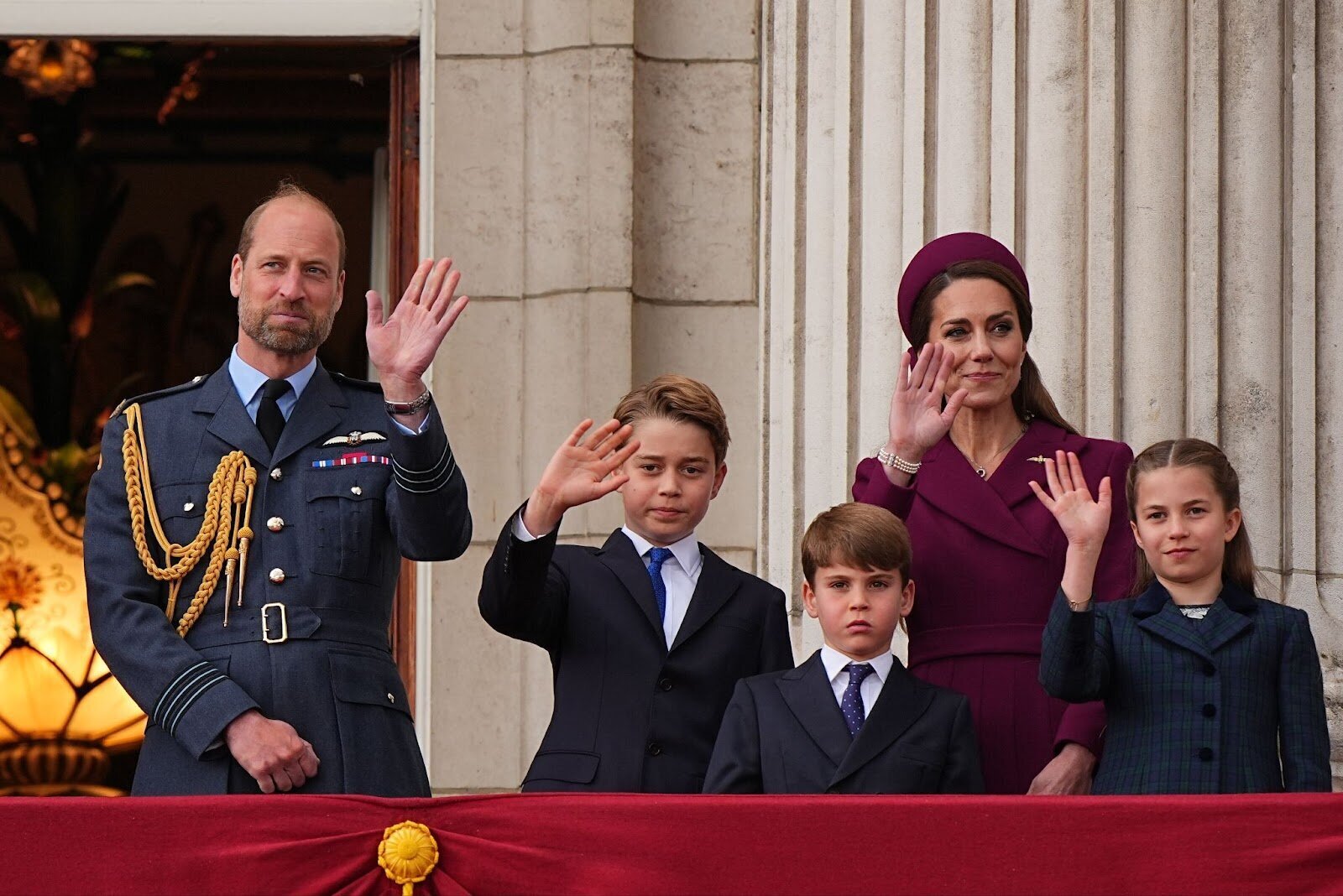 Royal Family on balcony of Buckingham Palace