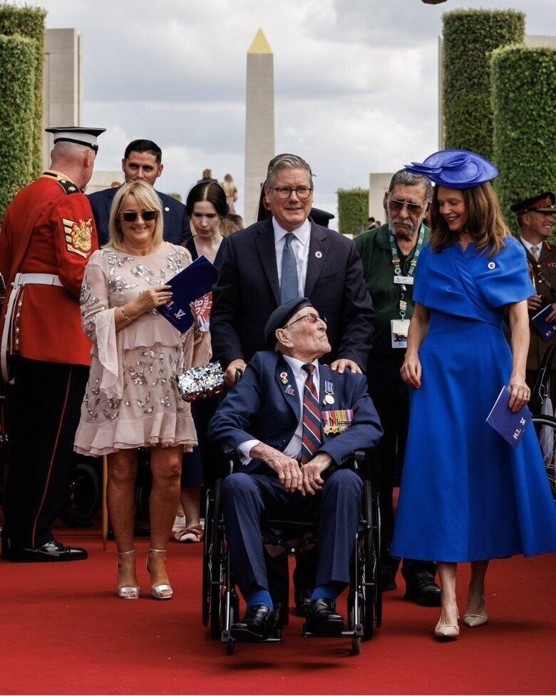 Prime Minister and his wife with a veteran