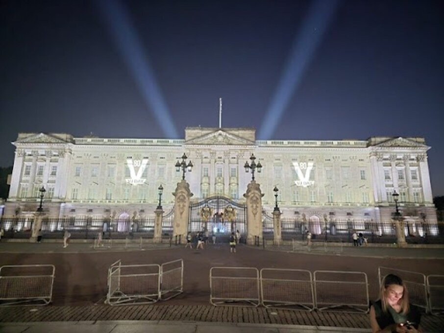 Buckingham Palace illuminated