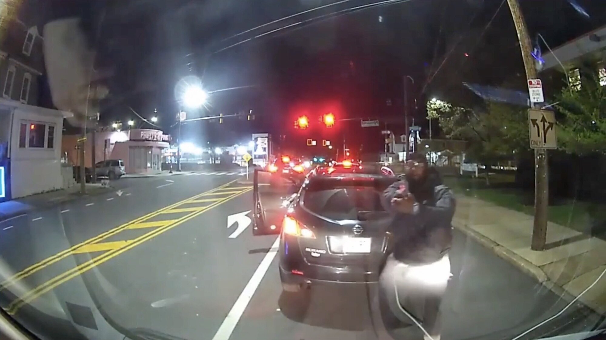 Philadelphia: Wild dash camera video shows what happened when armed suspect learns driver has a gun